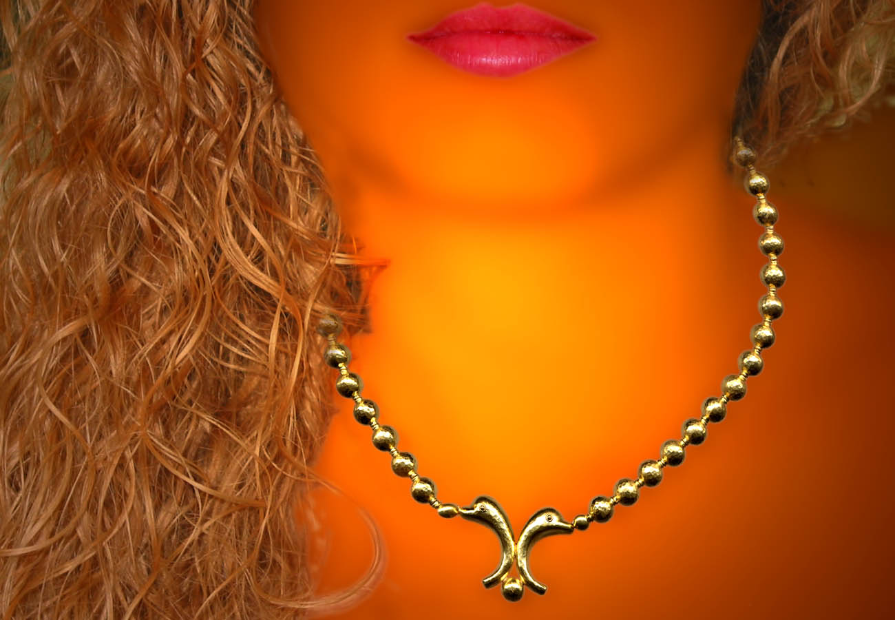 22k gold necklace inspired by the Minoan period rich wall decorations with marine life themes