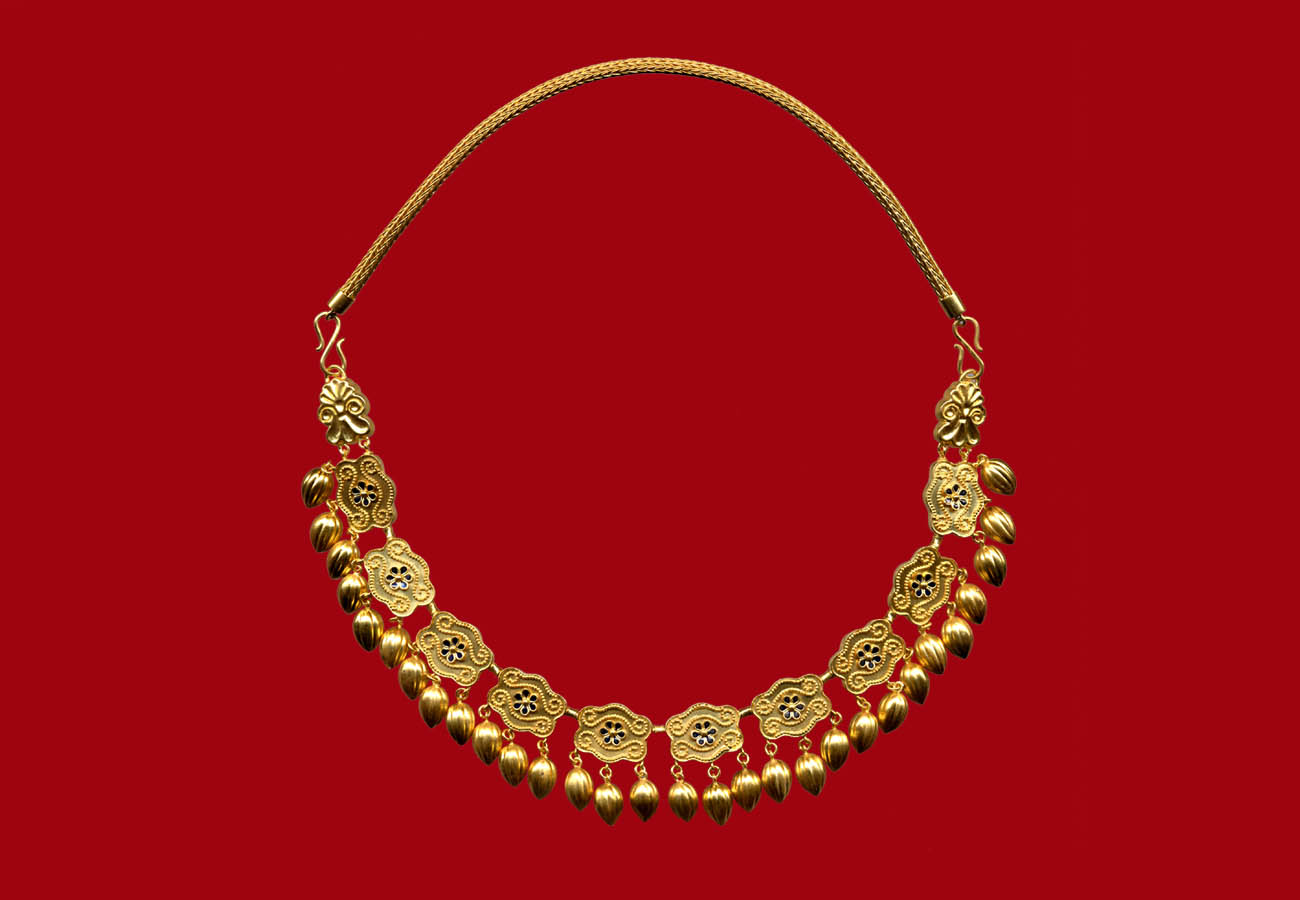 22k gold necklace with box-beads decorated with scrolls and rosettes with seed pendants from Nymphaion, kurgan 17 425 - 400 BC