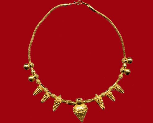 22k gold necklace with conical pendants, 560 BC, Thessaloniki Archaeological Museum