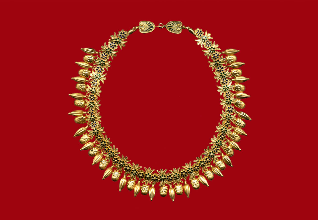 22k gold necklace with lotus-rosettes and Acheloos-heads, from Pantikapaion, 400 - 380 BC