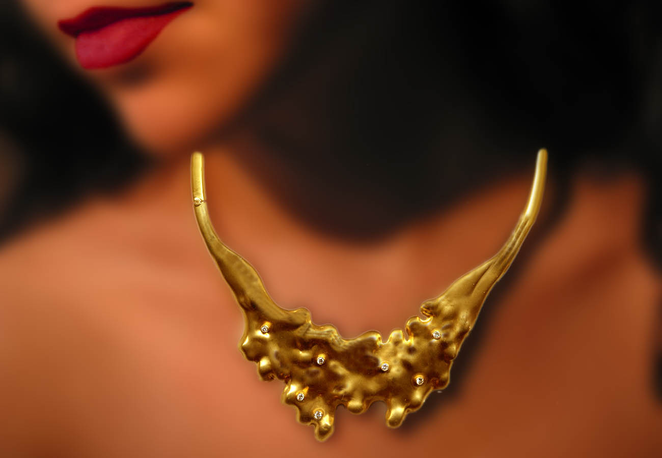 18k gold necklace decorated with diamonds, Inspiration from nature and the movement of lava