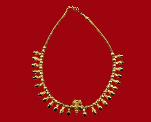 22k gold necklace with acorns and bullhead, first quarter of 5th century BC, Grave at Eretria