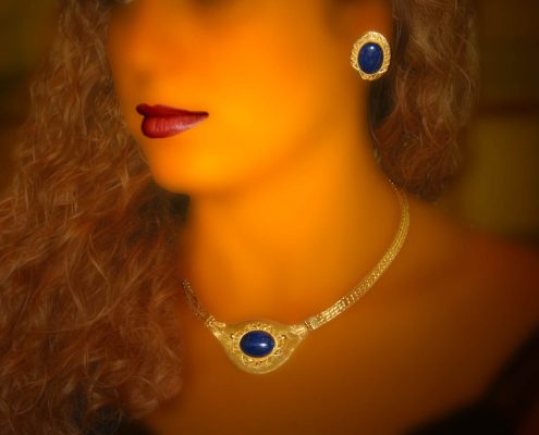 22k gold necklace with chain strap decorated with semi-precious stone and repeated engraving motif