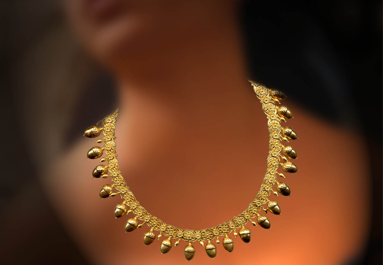 22k gold necklace with rosettes, lotus blossoms and acorns, late 5th - early 4th century BC