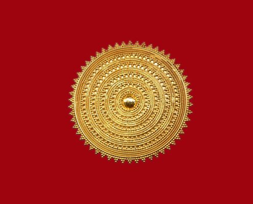 Brooch in 22k gold with a vivid Greek influence that it is shown from the delicate technique of filigree and beading