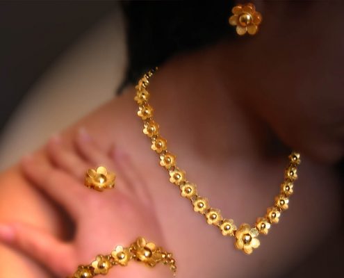 Creation in 18k gold with repeated motif of flowers-rosettes