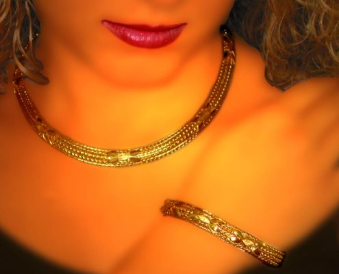 Creation in 22k gold with chain strap and myrtle leaves, inspired by wreathes from the 4th century BC